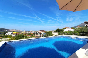 2bd Apt w Private Pool and City View 